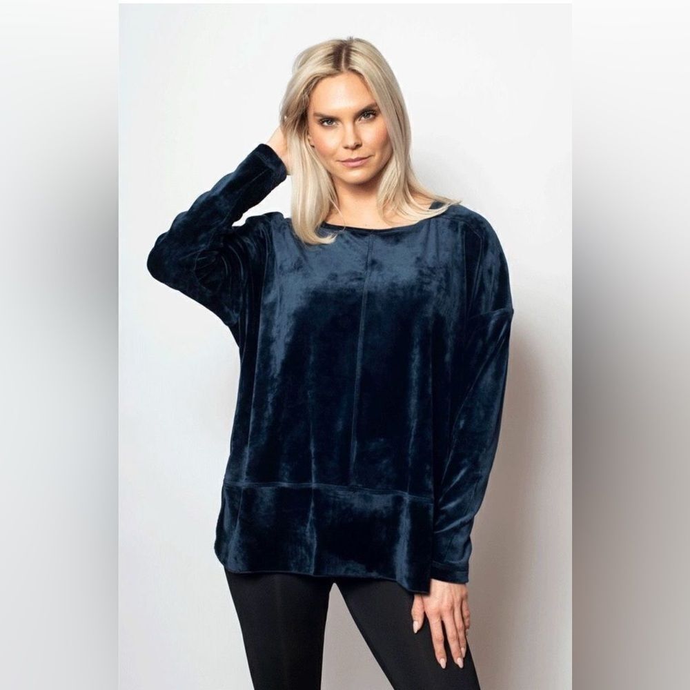 SNOSKINS Women's Navy Blue Velvet Wide Neck Long Sleeve Tunic Length Top Size M